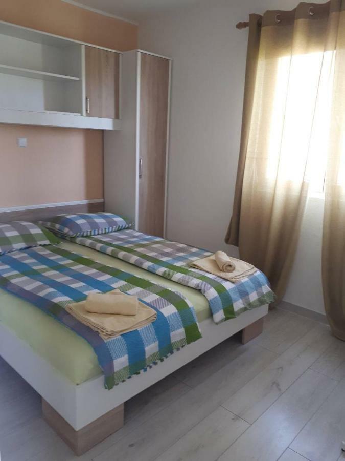 Apartmani Ivana โลปาร์ ภายนอก รูปภาพ