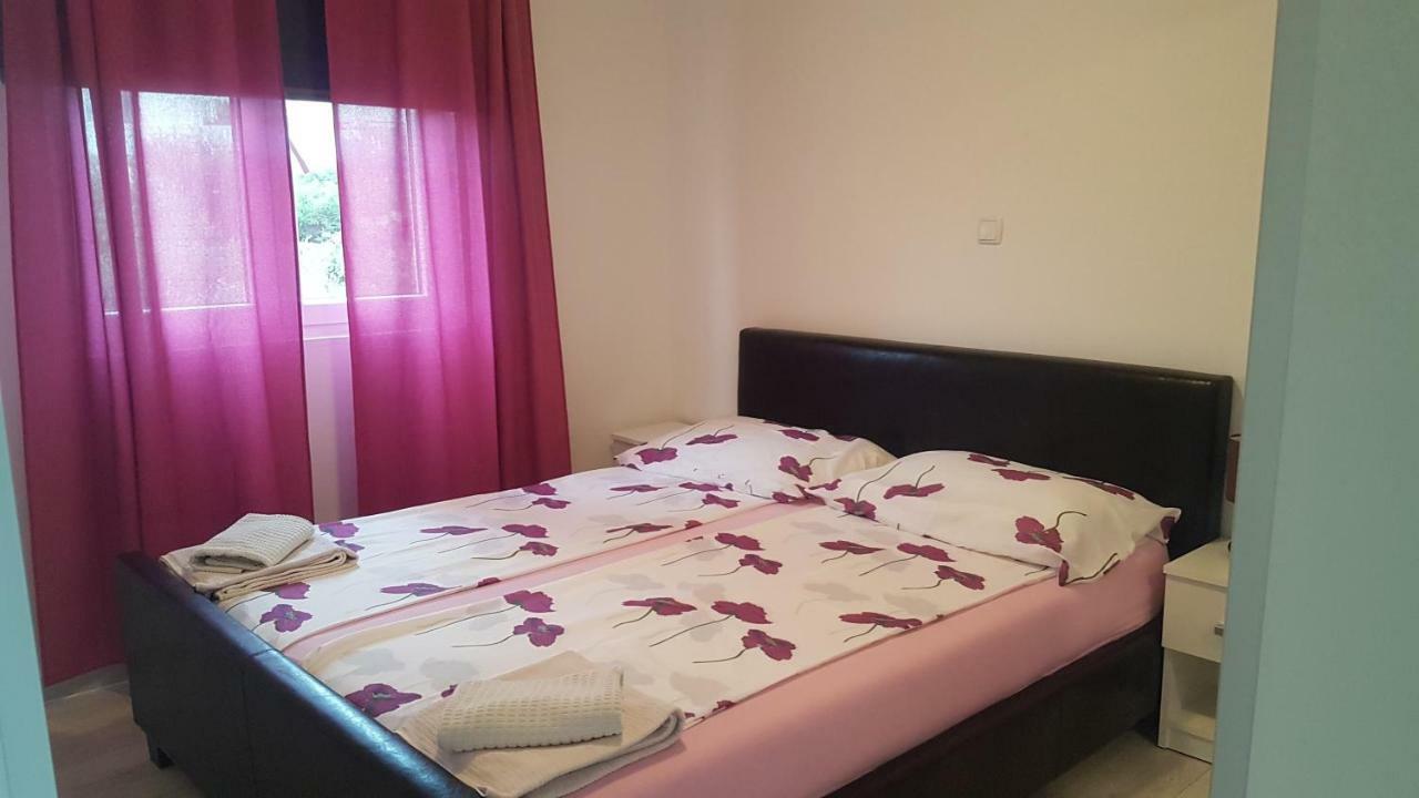 Apartmani Ivana โลปาร์ ภายนอก รูปภาพ