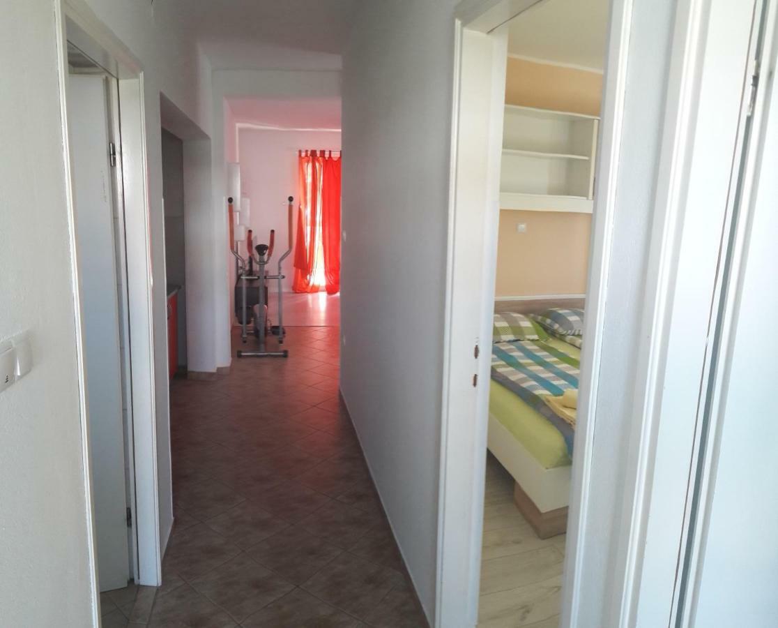 Apartmani Ivana โลปาร์ ภายนอก รูปภาพ