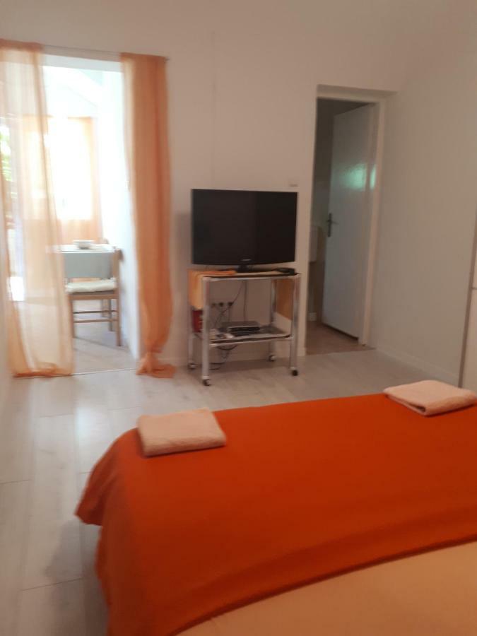 Apartmani Ivana โลปาร์ ภายนอก รูปภาพ