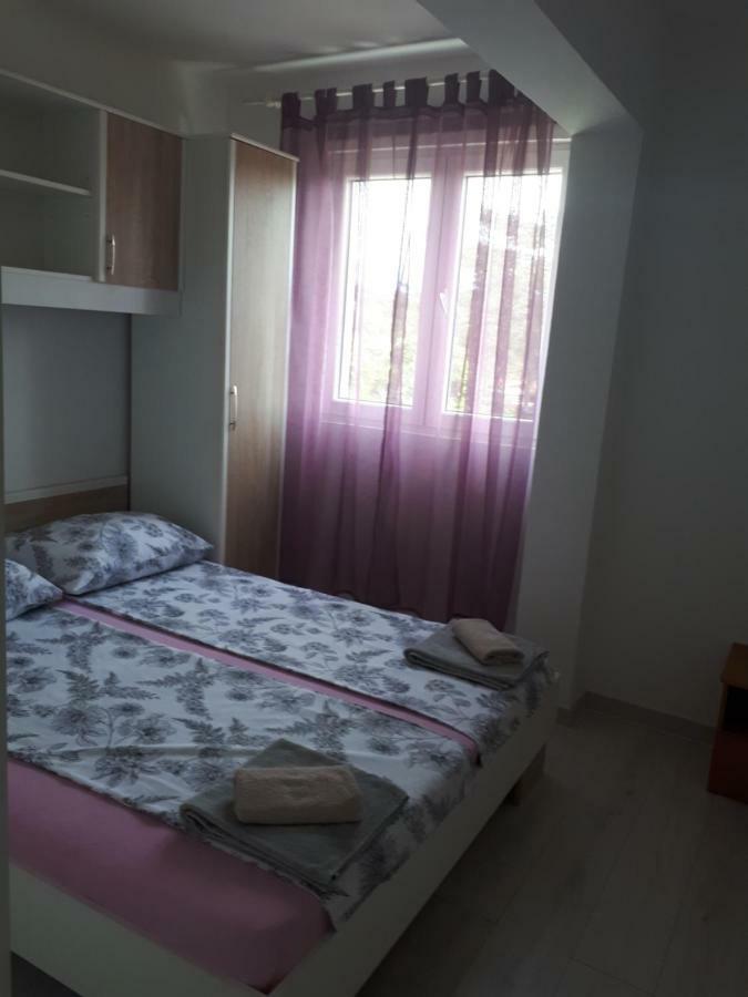 Apartmani Ivana โลปาร์ ภายนอก รูปภาพ