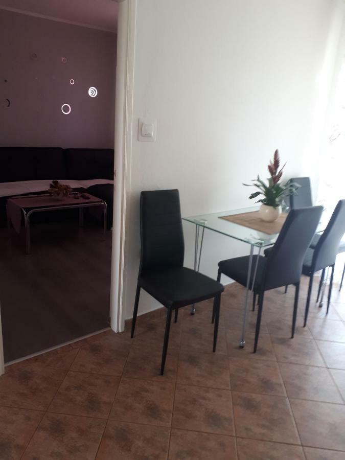 Apartmani Ivana โลปาร์ ภายนอก รูปภาพ